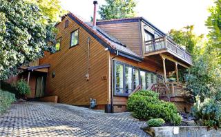 2364 Hobart Ave, Seattle, WA 98116-1834