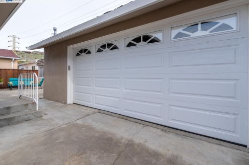 1994 Evergreen Ave, San Leandro CA 94577-6202 exterior