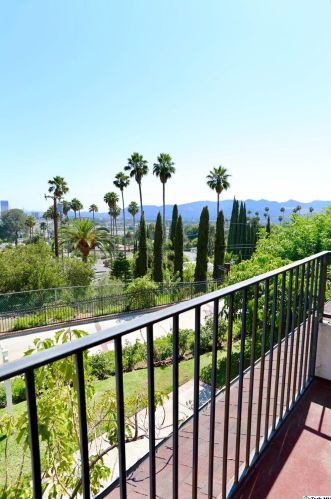 257 Cumberland Rd, Glendale CA  91202-1342 exterior