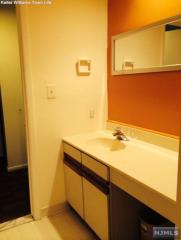 799 Spinnaker Ct, Secaucus NJ  07094-2235 exterior