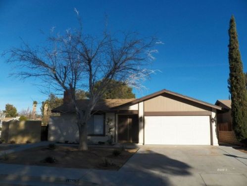 1126 Randall St, Ridgecrest, CA 93555-3010