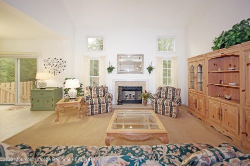 2 Livingston Ct, Tinton Falls, NJ 07724-9629