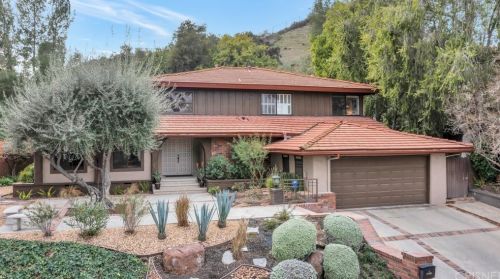 17200 Luverne Pl, Van Nuys, CA 91316-3932