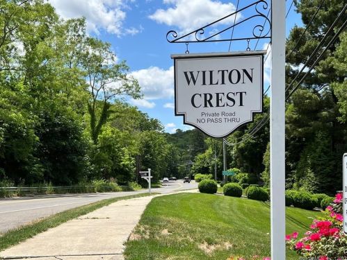 3 Wilton Crst, Wilton CT  06897-4052 exterior