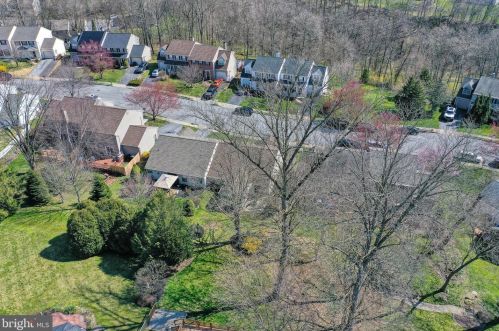 30 Mill Pond Dr, Lancaster PA  17603-7411 exterior