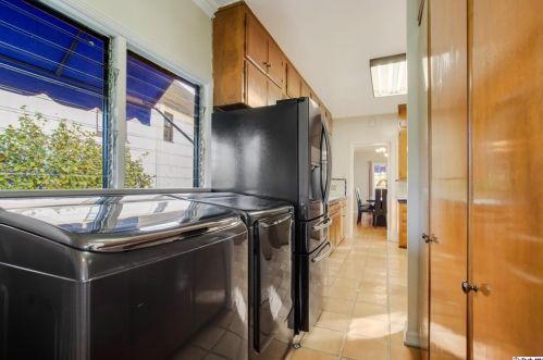 1570 Pacific Ave, Glendale CA  91202-1214 exterior