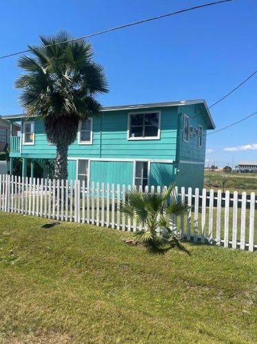 11214 Schwartz Dr, Galveston, TX 77554-8743