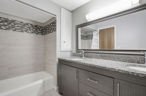 176 Cimarron Rd, Saint Paul MN  55124-9723 exterior