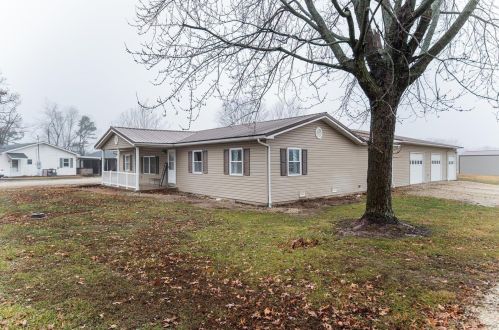 1106 Parkview Dr, Lanes Prairie, MO 65013-2519