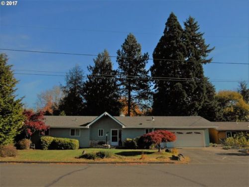 390 Smith Dr, Woodburn OR  97071-4523 exterior