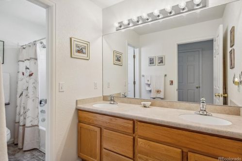 5753 Rome St, Aurora CO 80015-4590 exterior