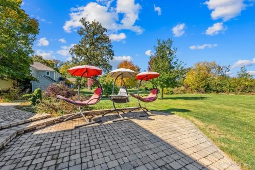 7 Crestview Dr, Oswego IL  60543-9475 exterior