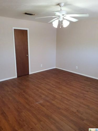 300 Milam St, Seguin TX  78155-5515 exterior