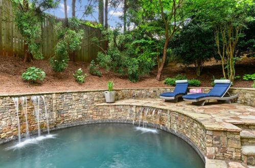 800 Lake Summit Dr, Atlanta GA  30342-1975 exterior