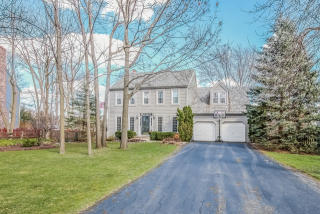 397 Cross Rd, Gurnee, IL 60031-3213