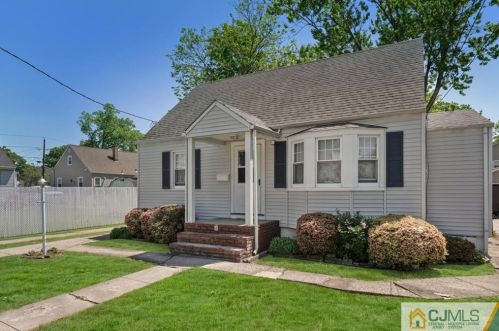 2 Manor Pl, Avenel, NJ 07001-1407