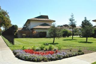 4885 Winery Cir, Fresno, CA 93726-1528