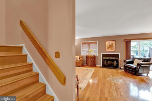 5 Exeter Ct, Princeton NJ  08540-7000 exterior