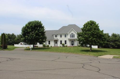 8 Cantor Knl, Ellington, CT 06029-3672