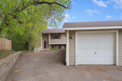 3235 Dodd Ln, Saint Paul, MN 55121-2305