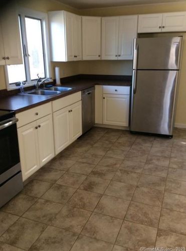 17 Wallingford Rd, Durham CT  06422-1212 exterior