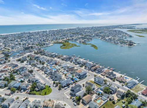 19 Sturgis Rd, Lavallette NJ 08735-2843 exterior