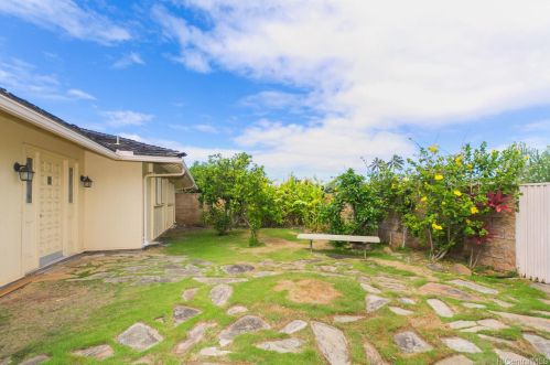 4611 Farmers Rd, Honolulu HI  96816-5218 exterior