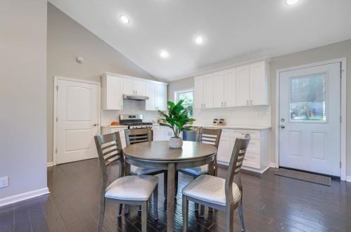 1976 Dering Cir, Atlanta GA  30345-1612 exterior