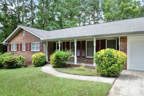 2939 Sandra Dr, Lithonia, GA 30078-3727