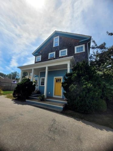 50 Old Fort Rd, Middletown, RI 02840-3876