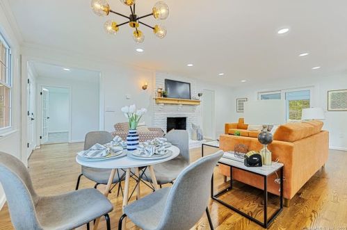 1090 Avery St, Wapping CT  06074-2301 exterior