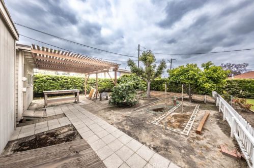 239 Evelyn Dr, Anaheim CA  92805-3419 exterior