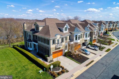 18336 Fairway Oaks Sq, Leesburg, VA 20176-8460