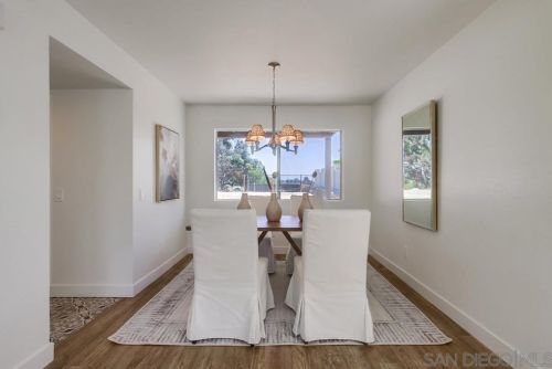 1376 Darwin Dr, Oceanside CA  92056-6618 exterior