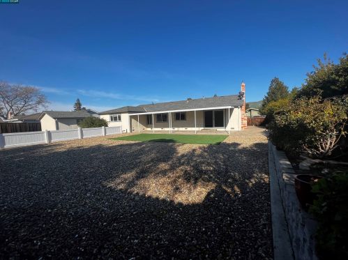 5202 Jomar Dr, Concord CA  94521-2343 exterior