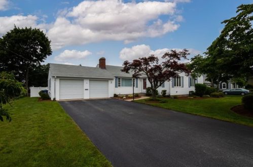 29 Weetamoe Dr, Warwick, RI 02888-5327