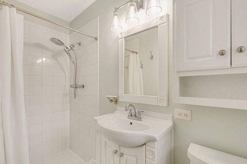 6896 Lockridge Dr, Atlanta GA  30360-1515 exterior