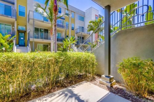 262 Rockefeller, Irvine CA  92612-8113 exterior
