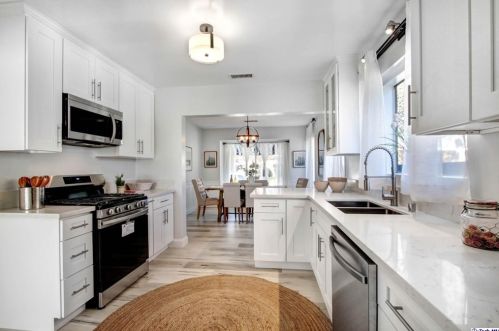 230 Winchester Ave, Glendale CA  91201-1219 exterior