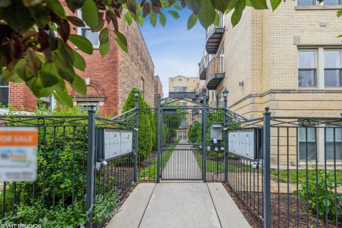2836 Dawson Ave, Chicago, IL 60618-6733