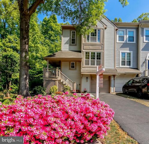 8317 Linden Oaks Ct, Lorton, VA 22079-3056