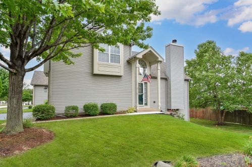2056 Tamahawk Ln, Naperville, IL 60564-8919