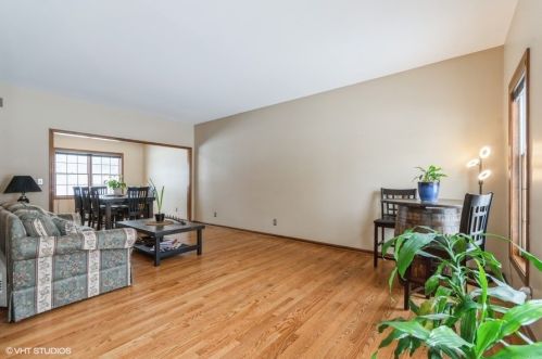 1705 Forest Ridge Rd, Saint Charles, IL 60174-5774