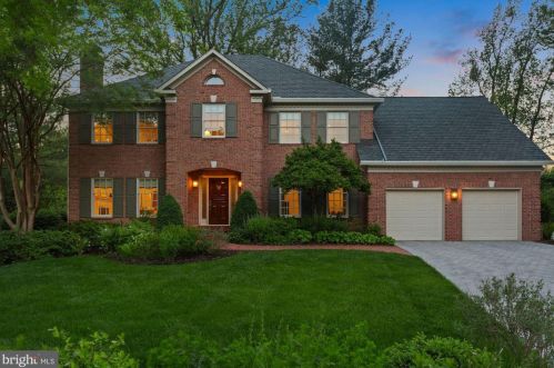 5908 Moss Wood Ln, Mc Lean, VA 22101-3300