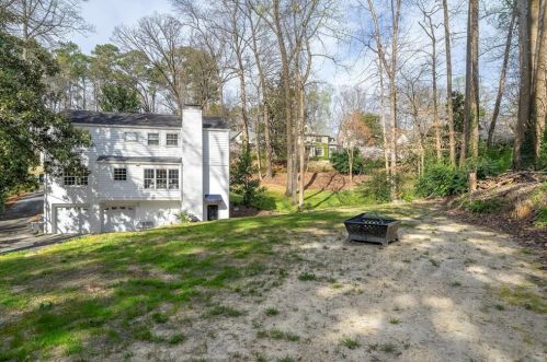 658 Edinboro Rd, Atlanta GA  30327-1214 exterior