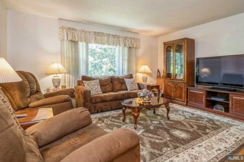 23 Meadow Ln, Hackettstown NJ  07840-4115 exterior