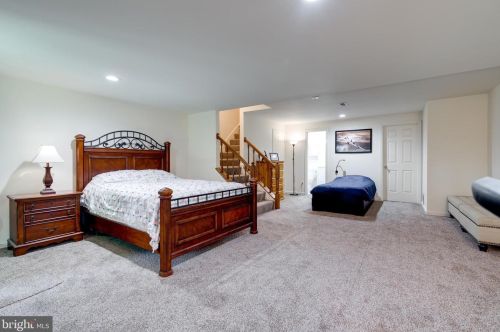 8725 Stone Hill Pl, Springfield VA  22153-1718 exterior