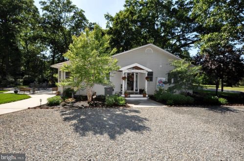 611 Delanco Rd, Beverly, NJ 08010-1625