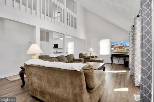 1176 Spruce Ave, Shady Side MD 20764-9562 exterior