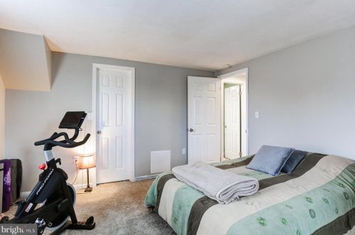 1546 Dunmore Dr, Lancaster PA  17602-1247 exterior